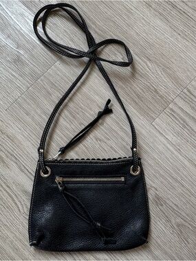 ROOTS CANADA Black Pebbled Leather Crossbody Bag Zip Closure